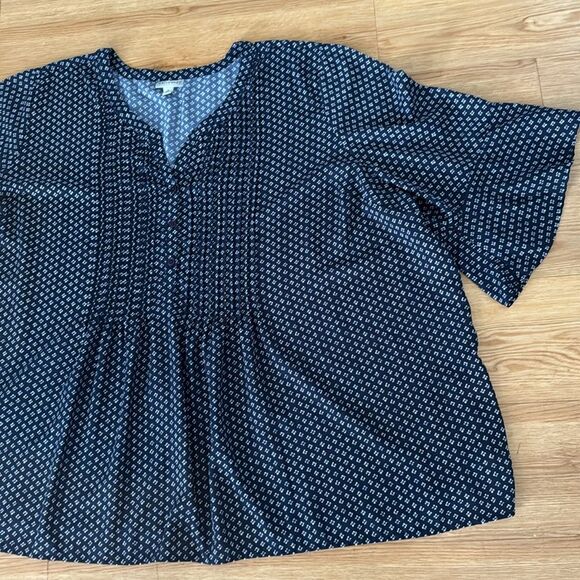 Catherines Womens Plus Size Georgette Pintuck Blouse Sz 5X Blue Dot Casual Easy - Picture 3 of 7